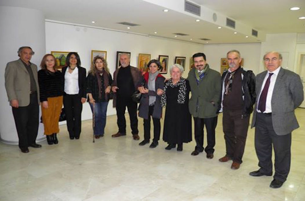 Bir sergide dostlarla beraber